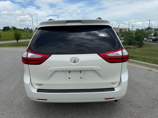2016 Toyota Sienna XLE