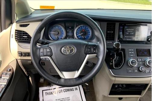 2016 Toyota Sienna XLE