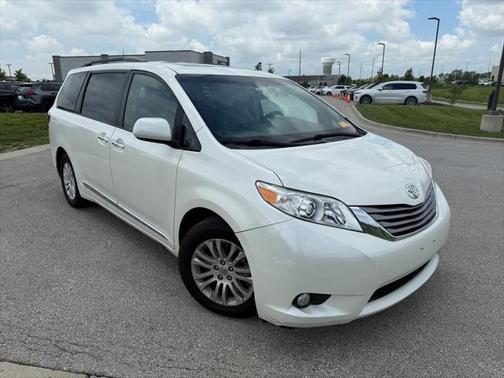 2016 Toyota Sienna XLE