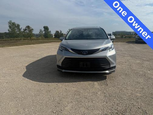 2021 Toyota Sienna LE