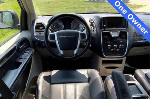 2015 Chrysler Town & Country LX