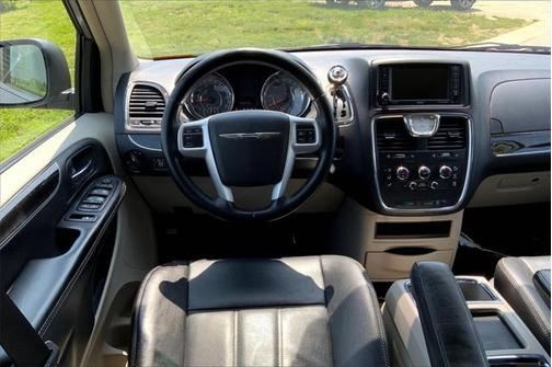 2015 Chrysler Town & Country LX