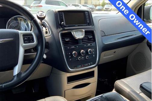 2015 Chrysler Town & Country LX