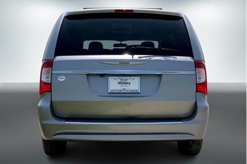2015 Chrysler Town & Country LX