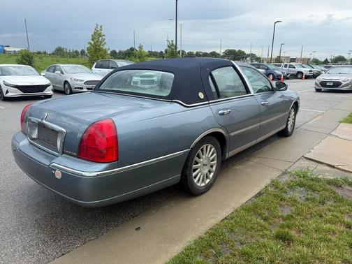 2003 Lincoln Town Car Signature