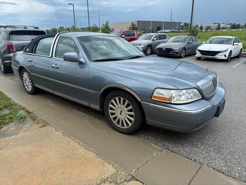2003 Lincoln Town Car Signature
