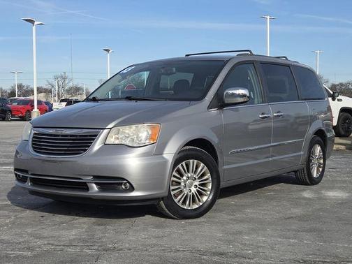 2013 Chrysler Town & Country Touring-L
