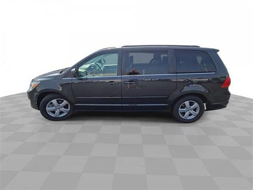 2011 Volkswagen Routan SE