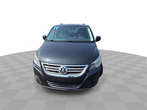 2011 Volkswagen Routan SE