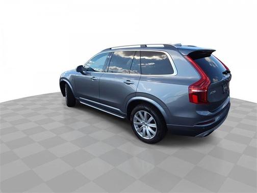 2016 Volvo XC90 T6 Momentum