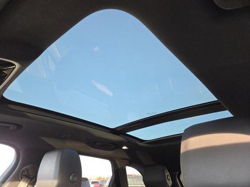 2025 Land Rover Range Rover Velar P250 SE R-Dynamic