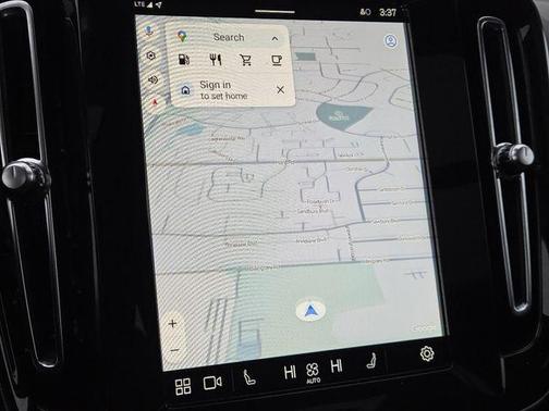 2025 Volvo XC40 B5 Plus Dark Theme