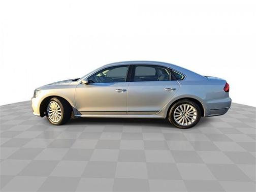 2017 Volkswagen Passat 1.8T SE