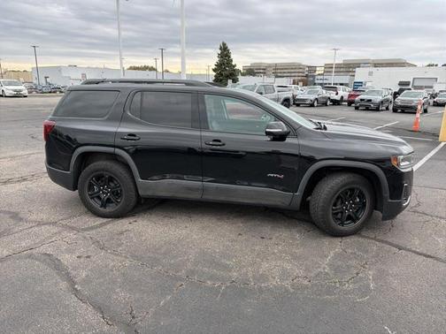 2023 GMC Acadia AWD AT4