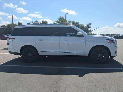White Metallic 2023 Lincoln Navigator L Reserve