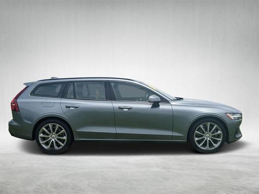 2020 Volvo V60 T5 Momentum