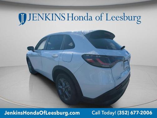 Platinum White Pearl 2026 Honda HR-V LX