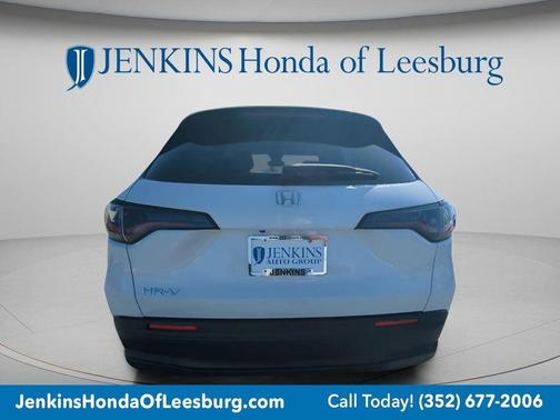 Platinum White Pearl 2026 Honda HR-V LX