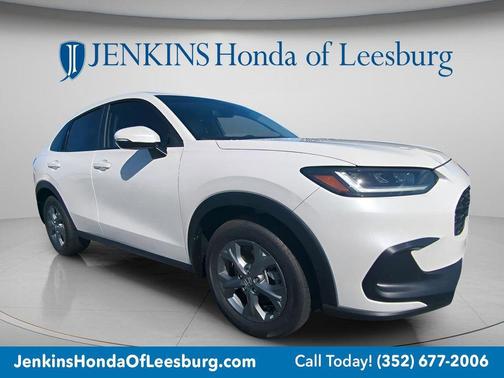 Platinum White Pearl 2026 Honda HR-V LX