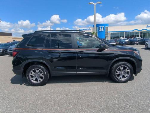 Crystal Black Pearl 2023 Honda Passport TrailSport