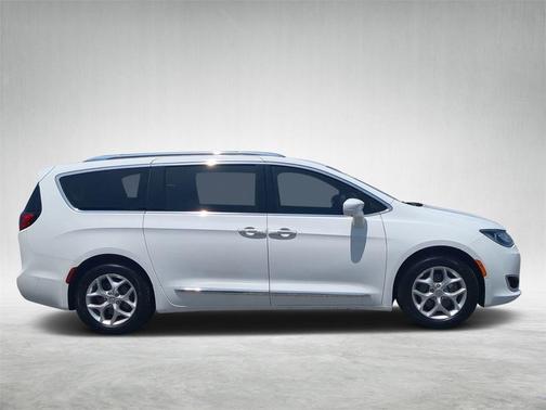 2018 Chrysler Pacifica Touring-L