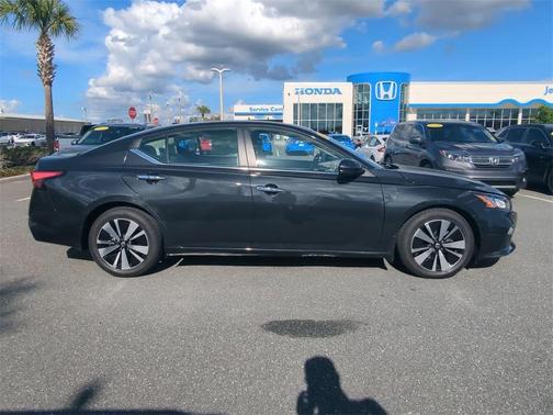 2021 Nissan Altima 2.5 SV