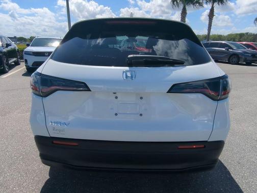 Platinum White Pearl 2026 Honda HR-V LX