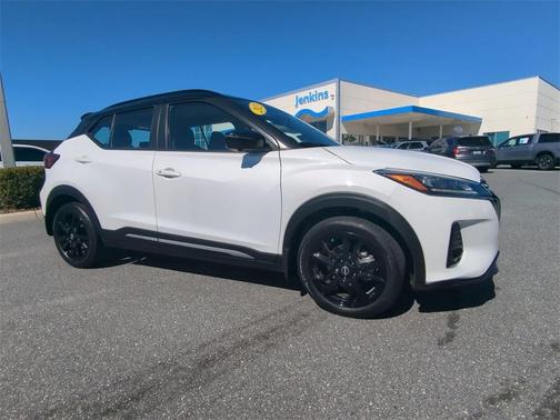 2023 Nissan Kicks SR