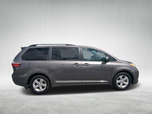 2017 Toyota Sienna L