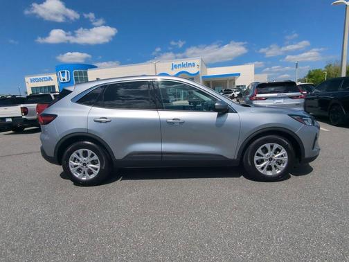 Iconic Silver Metallic 2023 Ford Escape Active