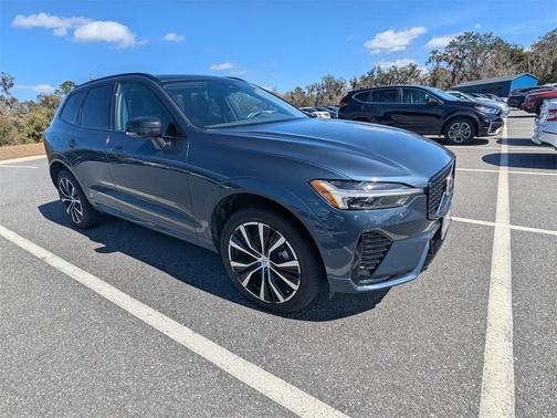 2023 Volvo XC60 B5 Plus Dark Theme