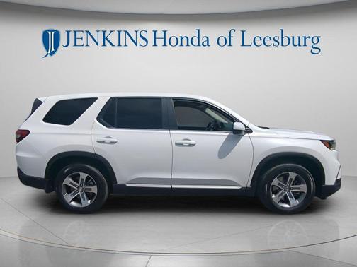 Platinum White Pearl 2023 Honda Pilot EX-L 8-Passenger
