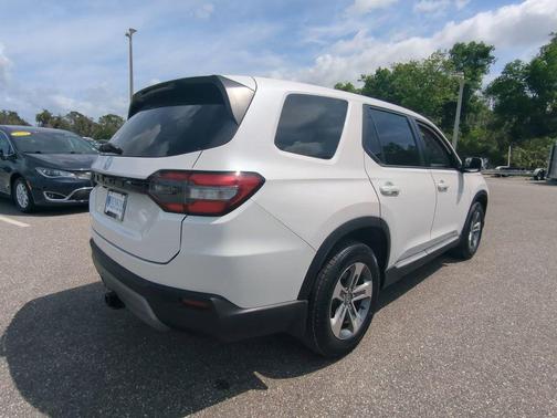 Platinum White Pearl 2023 Honda Pilot EX-L 8-Passenger