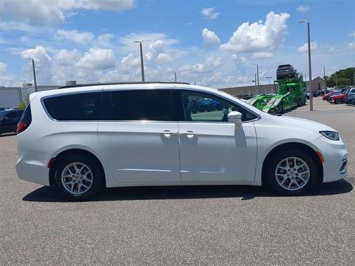2022 Chrysler Pacifica Touring-L