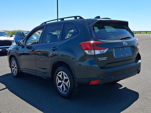 Cascade Green Silica 2023 Subaru Forester Premium