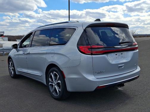 2024 Chrysler Pacifica Pinnacle