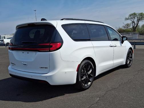 2024 Chrysler Pacifica Limited