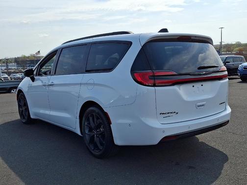 Bright White Clearcoat 2024 Chrysler Pacifica Limited