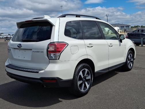 Crystal White Pearl 2018 Subaru Forester 2.5i Limited
