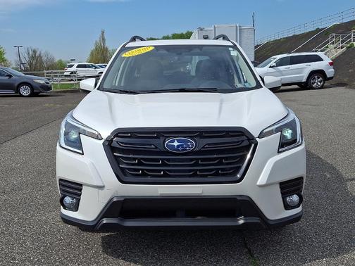 Crystal White Pearl 2023 Subaru Forester Premium