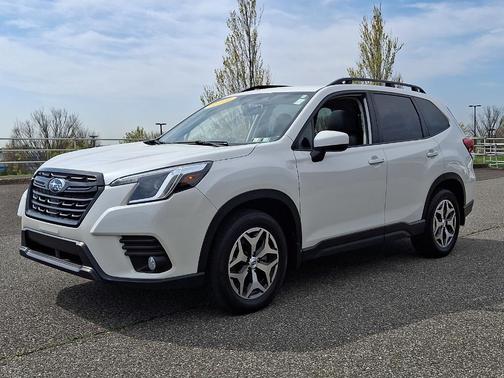 Crystal White Pearl 2023 Subaru Forester Premium