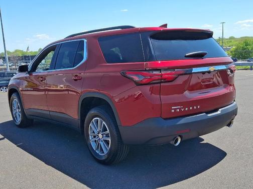 Radiant Red Tintcoat 2023 Chevrolet Traverse LT Cloth