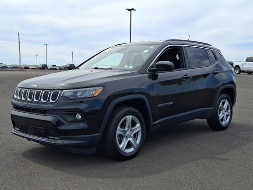 Diamond Black Crystal Pearlcoat 2023 Jeep Compass Latitude