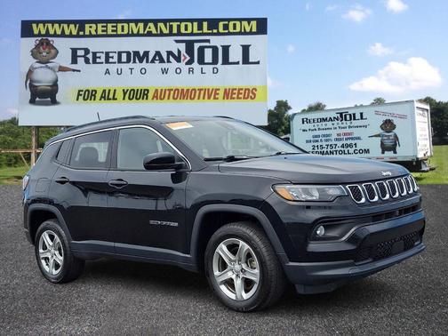 Diamond Black Crystal Pearlcoat 2023 Jeep Compass Latitude