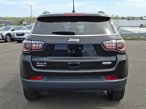 Diamond Black Crystal Pearlcoat 2023 Jeep Compass Latitude