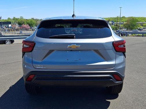 Sterling Gray Metallic 2024 Chevrolet Trax LS