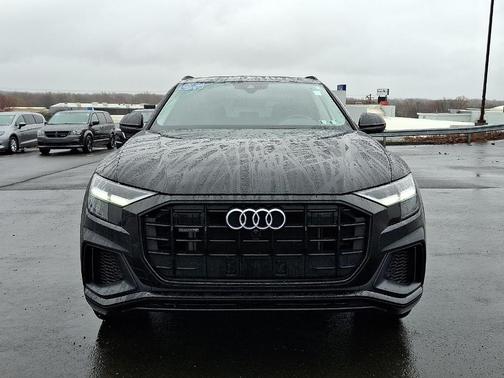 Mythos Black Metallic 2022 Audi Q8 55 Premium