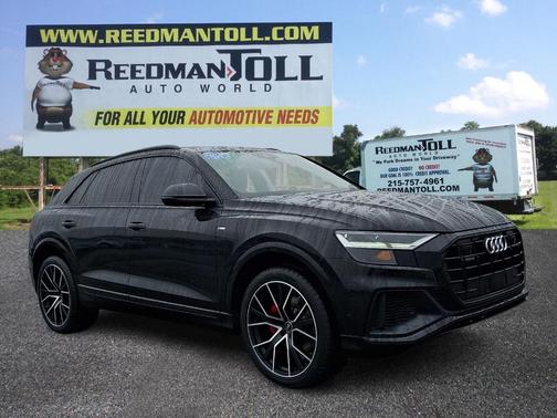 Mythos Black Metallic 2022 Audi Q8 55 Premium