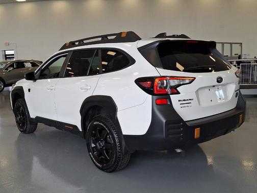 Crystal White Pearl 2025 Subaru Outback Wilderness