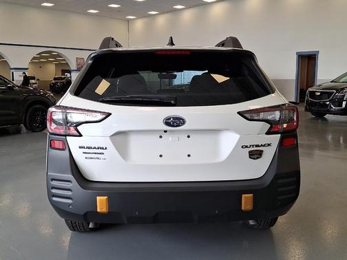 Crystal White Pearl 2025 Subaru Outback Wilderness